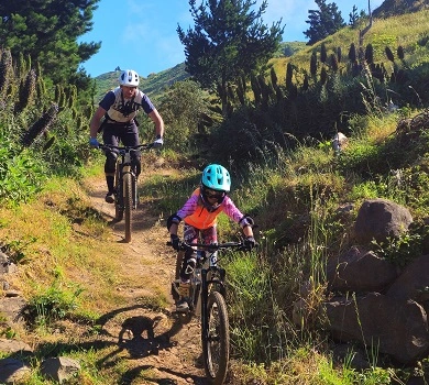 Family enjoying the easy trail of the Advanced Challenge Enduro tour.